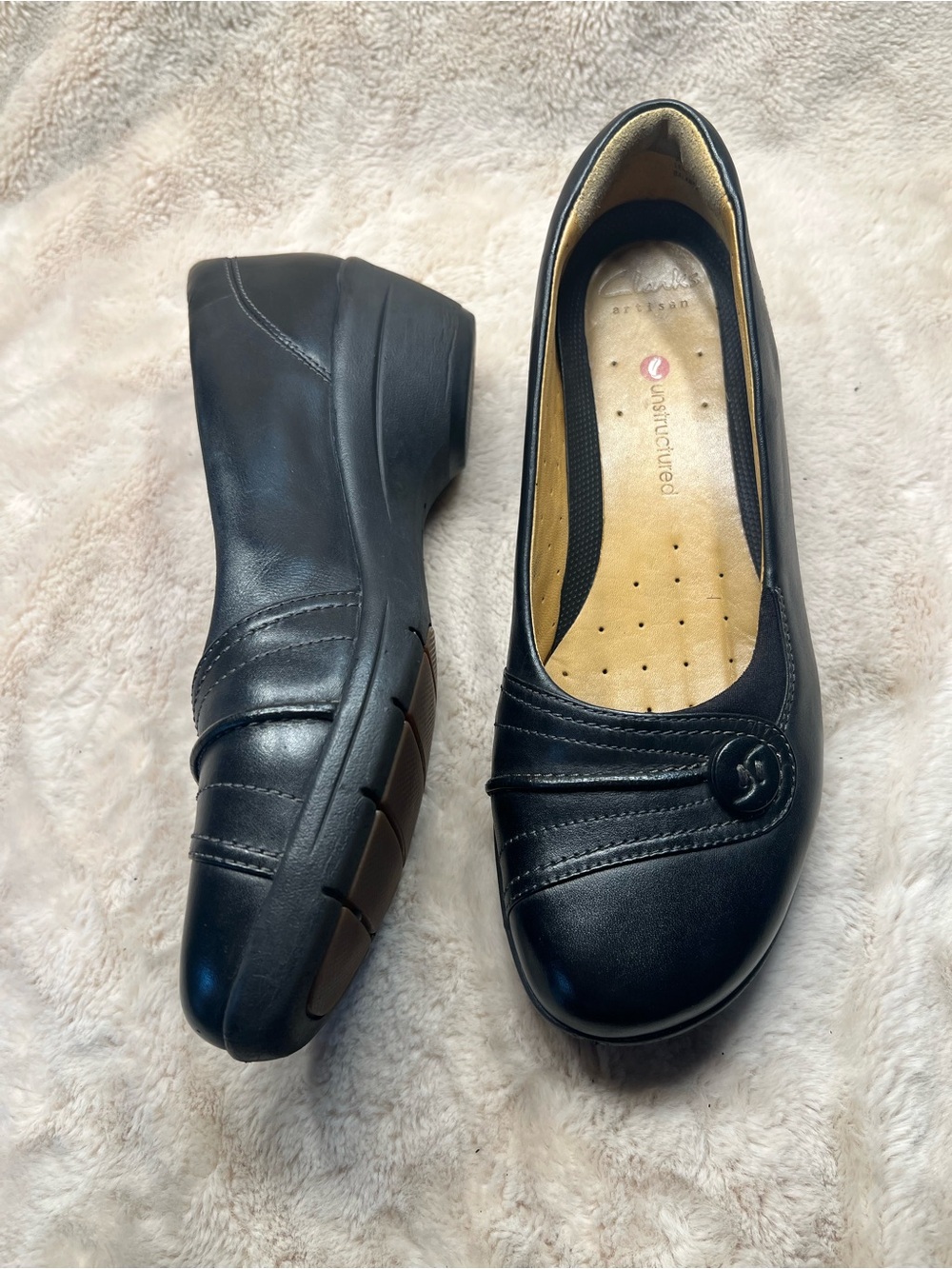 Clarks Artisan Unstructured women's shoes low wedge heel Size 8.5